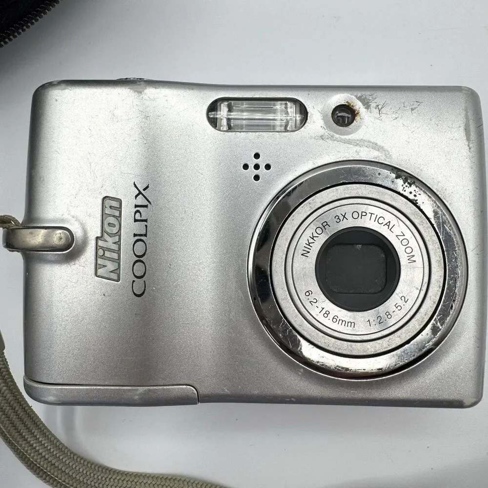 Nikon COOLPIX L10 5MP Silver Digital Camera Tested AA Battery Works